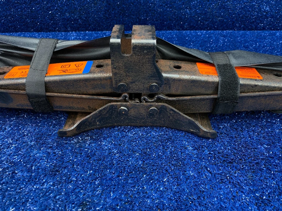 Nissan Pathfinder Jack 2017-2020 OEM 99550-3JA1A Foto 4 de 4