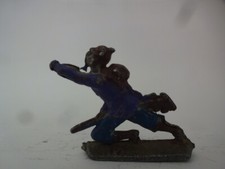 Stara cynowa figurka / Cesarstwo Niemieckie / Spadający żołnierz - wariant malowany 4