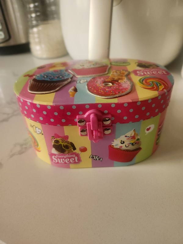 SLOAN'S OVAL-SHAPED MUSICAL JEWELRY BOX, SWEET CRUSH