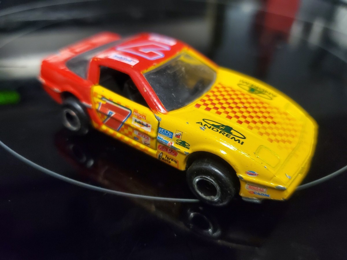 lot 9 voiture et bateau micro machines / majorette et autre