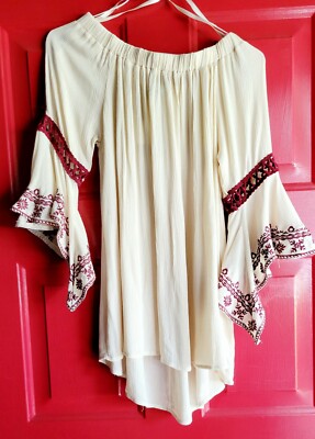 She + Sky Off The Shoulder S Bell Sleeve Crochet Embroidered Ivory Burgandy NWT