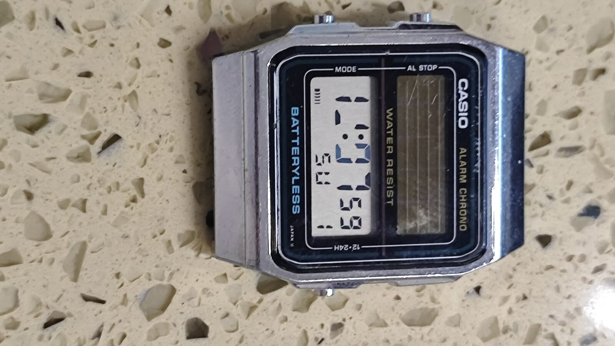 CASIO 　AL180 バッテリーレス　日本製 CASIO AL-180 mod 686 Batteryless Men Digital Watch JAPAN