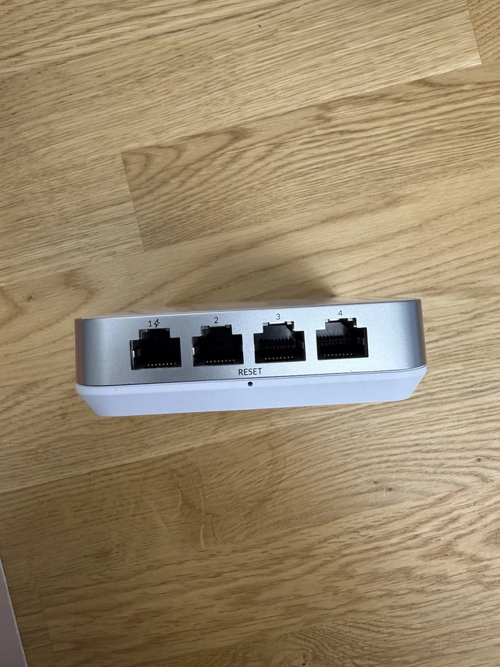 Ubiquiti UniFi U6 In-Wall Access Point Wi-Fi Wireless Mesh & PoE Gigabit Switch - Image 3 of 3