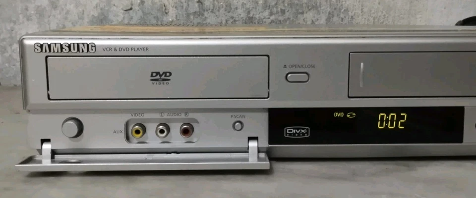 SAMSUNG DVD-V5600 COMBO LETTORE DVD/VHS 6 TESTINE STEREO CON TELECOMANDO  - Immagine 4 di 4