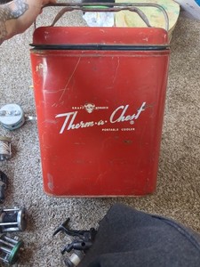FANTASTIC RED 1950s KNAPP MONARCH Therm-a-Chest PORTABLE COOLER