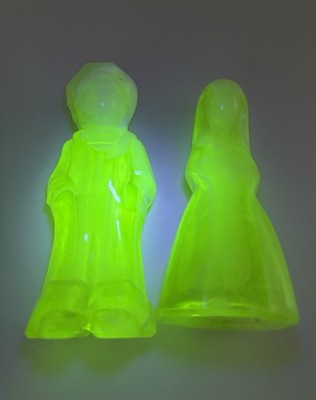 Mosser Glass Vi Hunter Josh & Jenny Figurine Moonglow Green White JJ10
