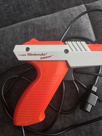 1985 Nintendo NES Zapper Gun Orange/Grey