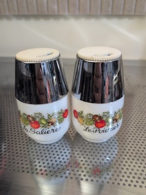 Vintage Milk Glass Mushroom Spice of Life Set Salt & Pepper Shakers Gemco USA