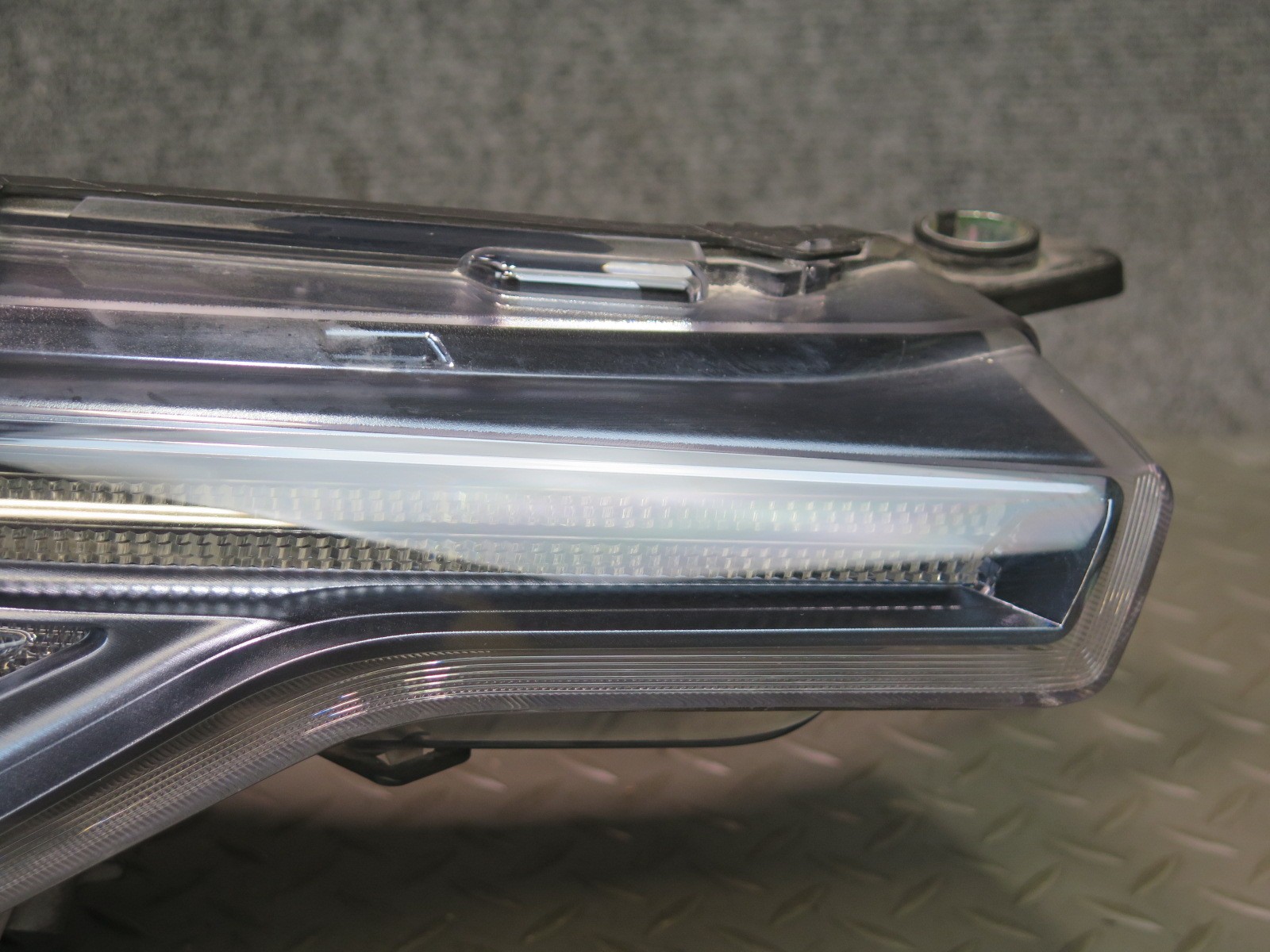 2017-2020 MASERATI LEVANTE M161 FRONT RIGHT AFS XENON HID HEADLIGHT LAMP