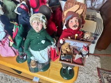 Bryer’ Choice brand carolers in good condition many rare figures 50 figures 