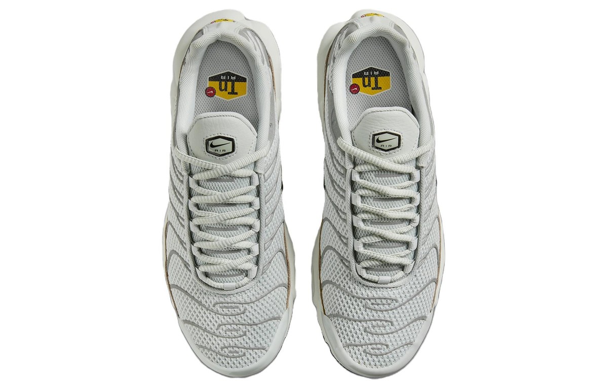 ★ナイキ★ Air Max Plus Women’s ‘Light Silver’FV8480-002 Nike Air Max Plus “Light Silver” - Style Code: FV8480-002
