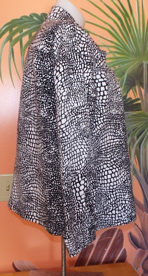 CHICO'S LIGHTWEIGHT BUTTON FRONT JACKET, BLACK & … - image 4