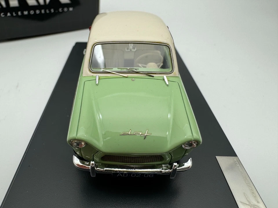 Matrix 1/43 DAF 600 1958 Green #353 - Image 3 of 4