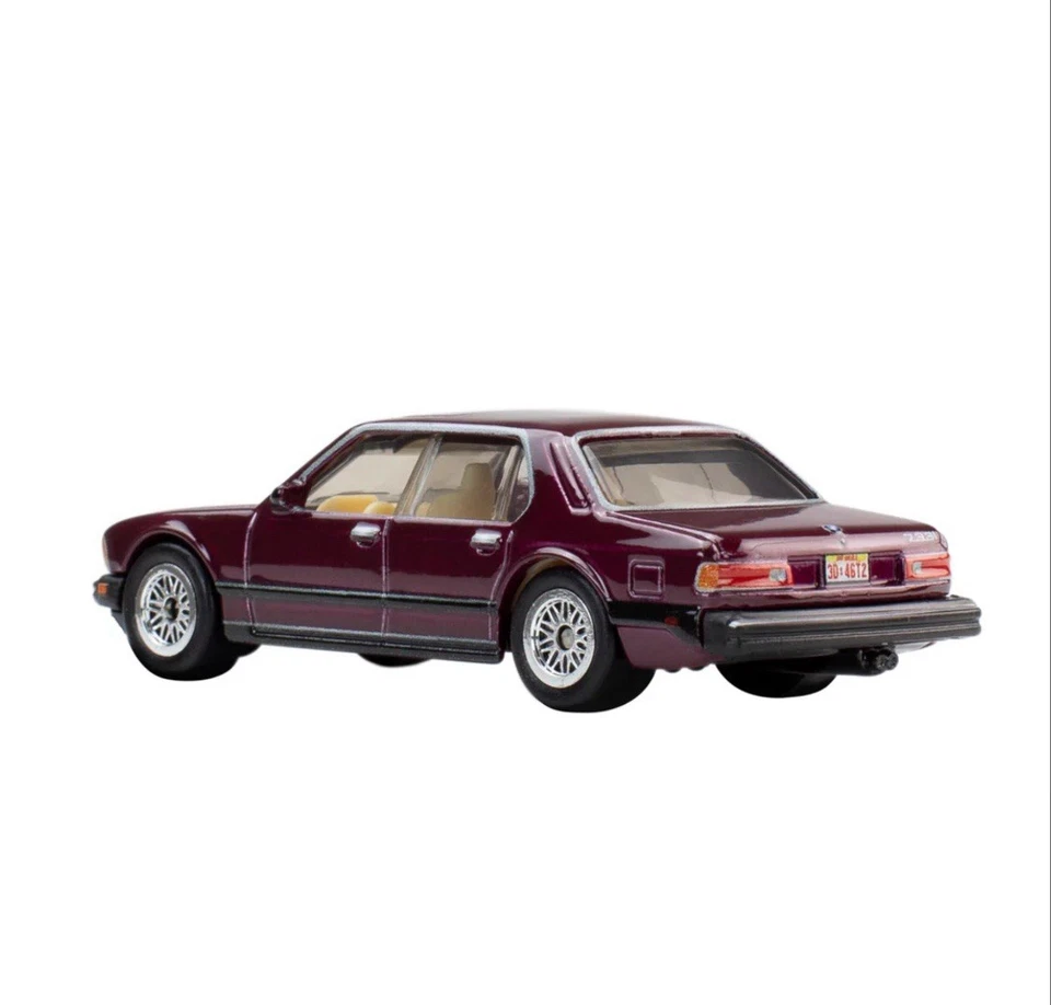 Coche diecast BMW 733i 1983 Hot Wheels Premium 2025 Pop Culture Stranger Things Foto 2 de 4