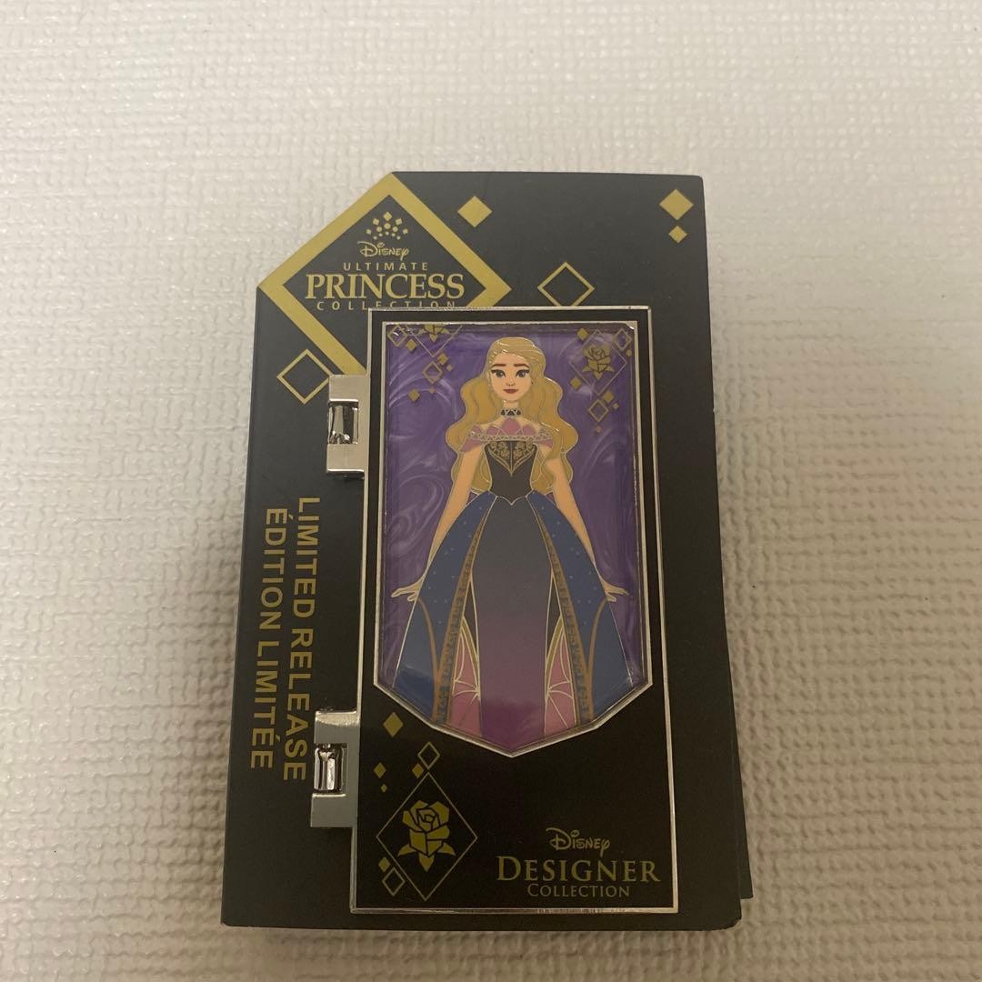 Disney Designer Collection Aurora Sleeping Beauty Limited Edition Pin Badge Used