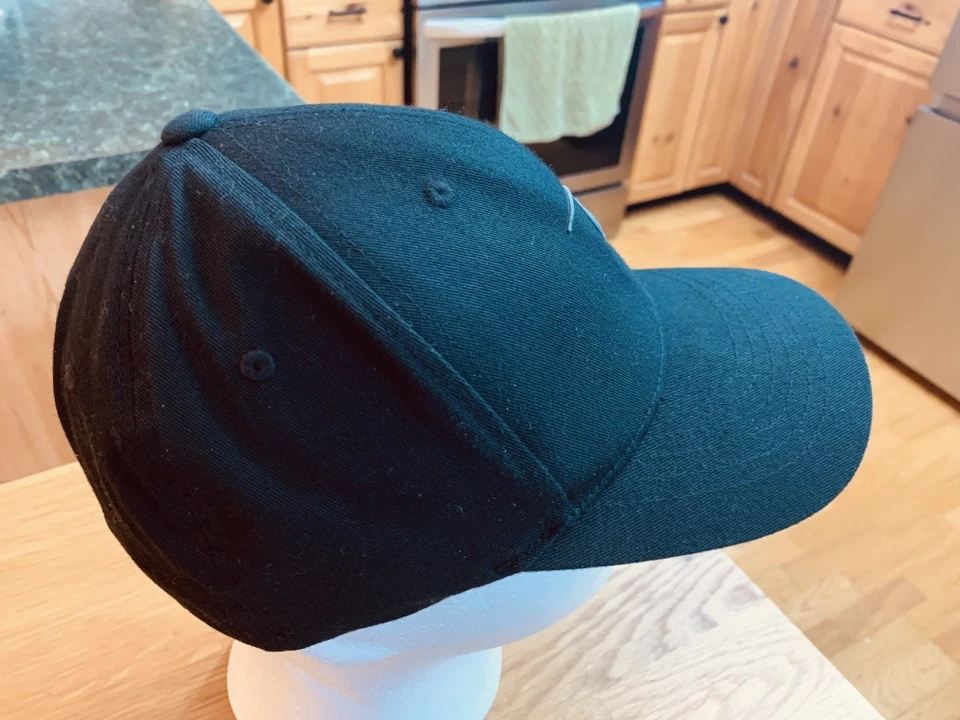 Gorra Rip Curl Clásica Logo Bordado Negra sobre Negra Flexfit Talla M/L Foto 2 de 4