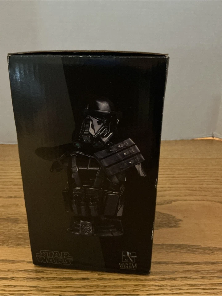 GENTLE GIANT STAR WARS ROGUE ONE DEATH TROOPER SPECIALIST 1/6 BUST 237/300 - Image 2 of 4