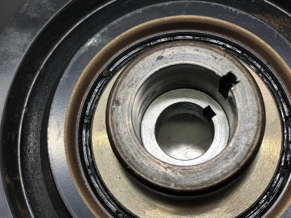 Equilibrador armónico motor BMW X6 2008-2014 4,4 L OEM. Foto 4 de 4