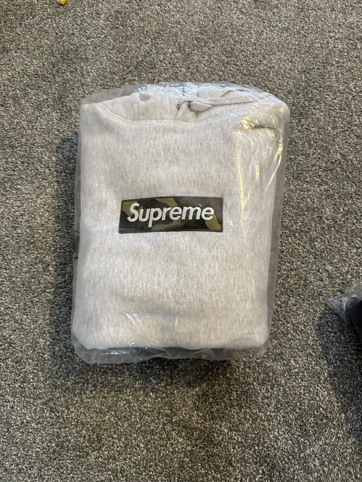 Sweat à capuche gris logo boîte Supreme FW23 taille M