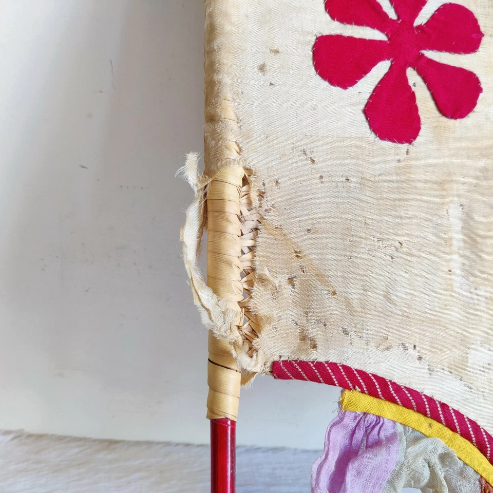 Vintage handgewebter bunter Stoff Handfächer lackiert Holzstab HF10 - Bild 4 von 4