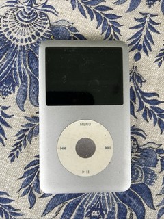 Apple iPod Classic 7th Generation Silver 160GB Mc293ll