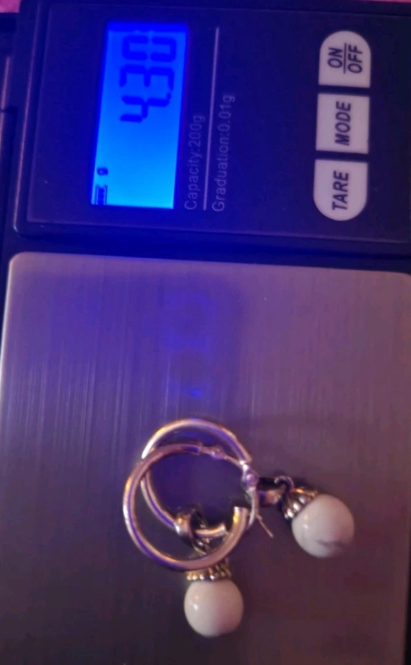 Pendientes de aro de ley con dije extraíble Howlite Foto 2 de 3