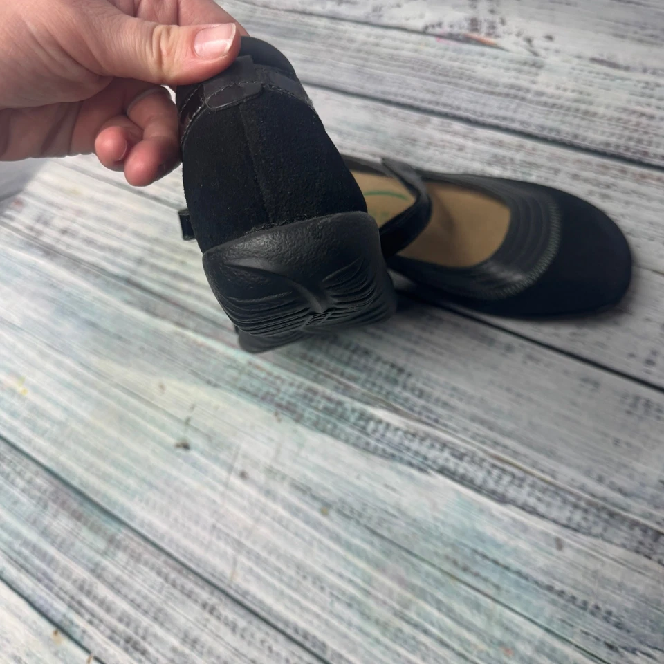 Zapatos planos cómodos Naot Mary Jane negros gamuza charol 38 EE. UU. 7 Foto 3 de 4