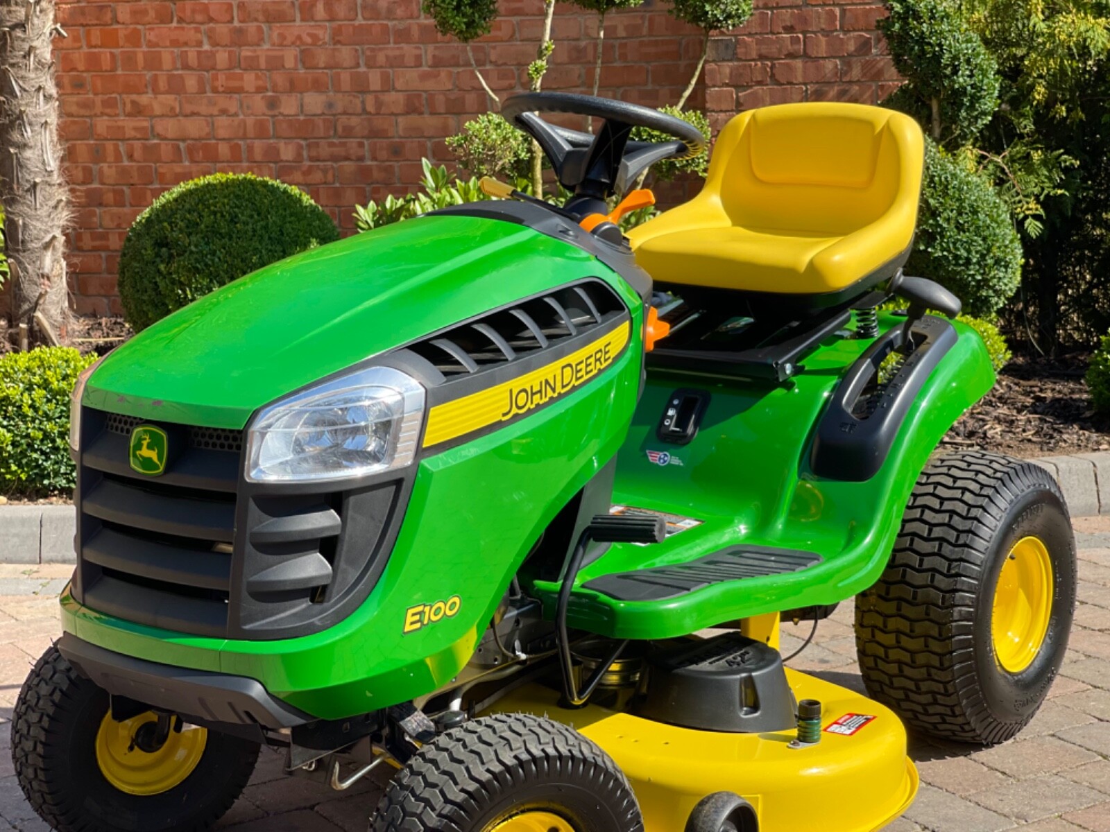 John Deere E100 Ride On Mower 42” Deck Stiga / Kubota / Sit On