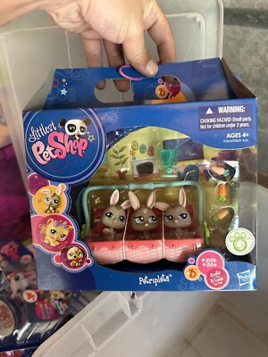 Littlest Pet Shop LPS Puppy Petriplets 3 Pets # 1338 - 1340 & Accessories 2009