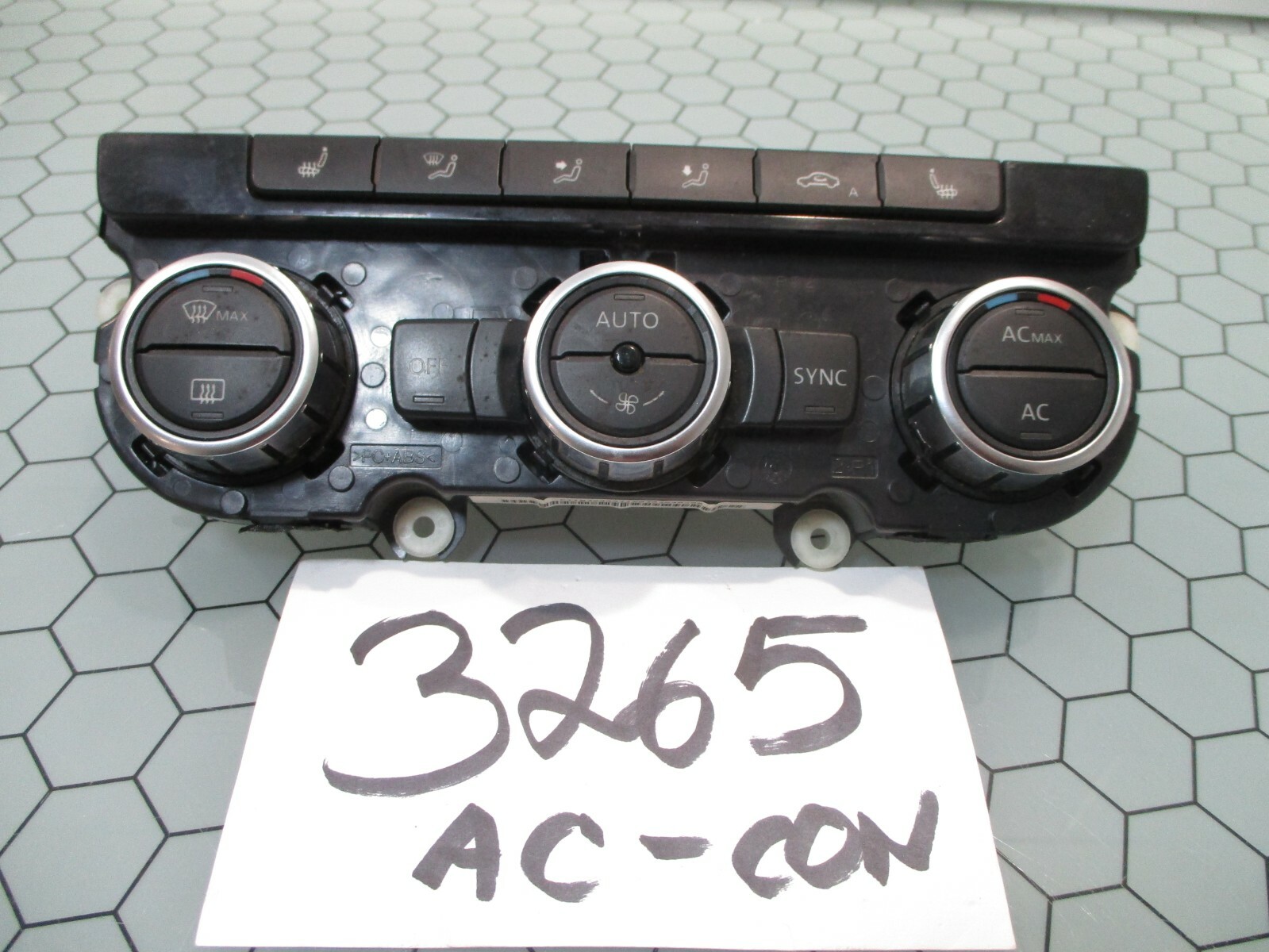 2013 Volkswagen CC AC and Heater Control Used Stock #3265-AC