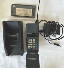 Vtg Motorola Digital Personal Communicator Phone With Charger Intellicharge XT
