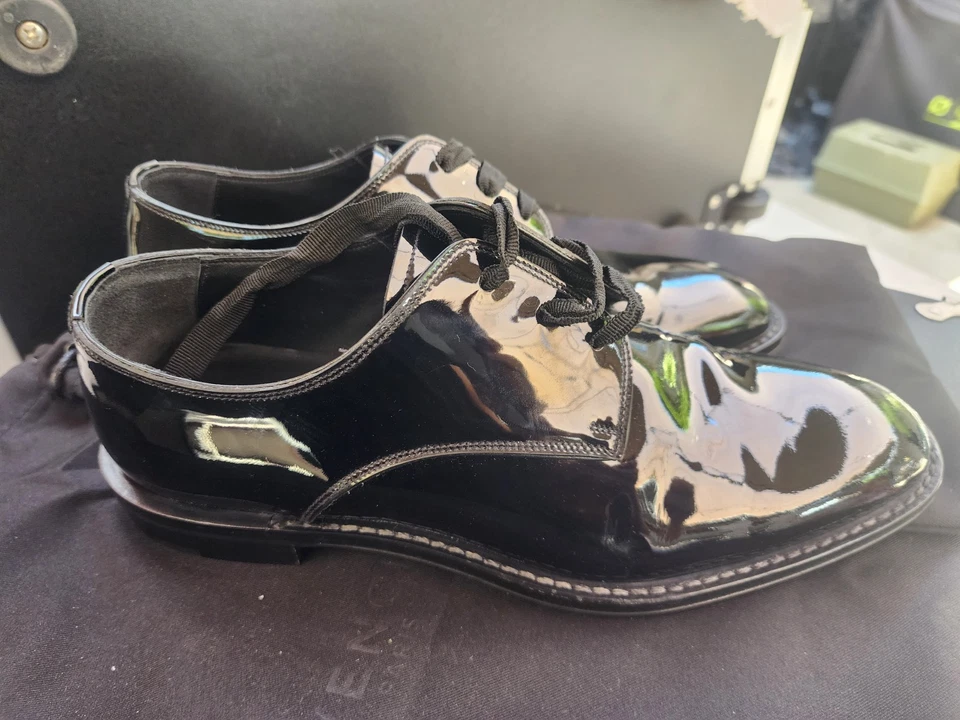 ZAPATO CON CORDONES DE CUERO GIVENCHY 39 UE (6,5 EE. UU.) Negro Alto Brillo Usado Foto 4 de 4