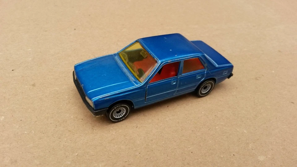 Siku 1043 – Peugeot 505 STI, blau