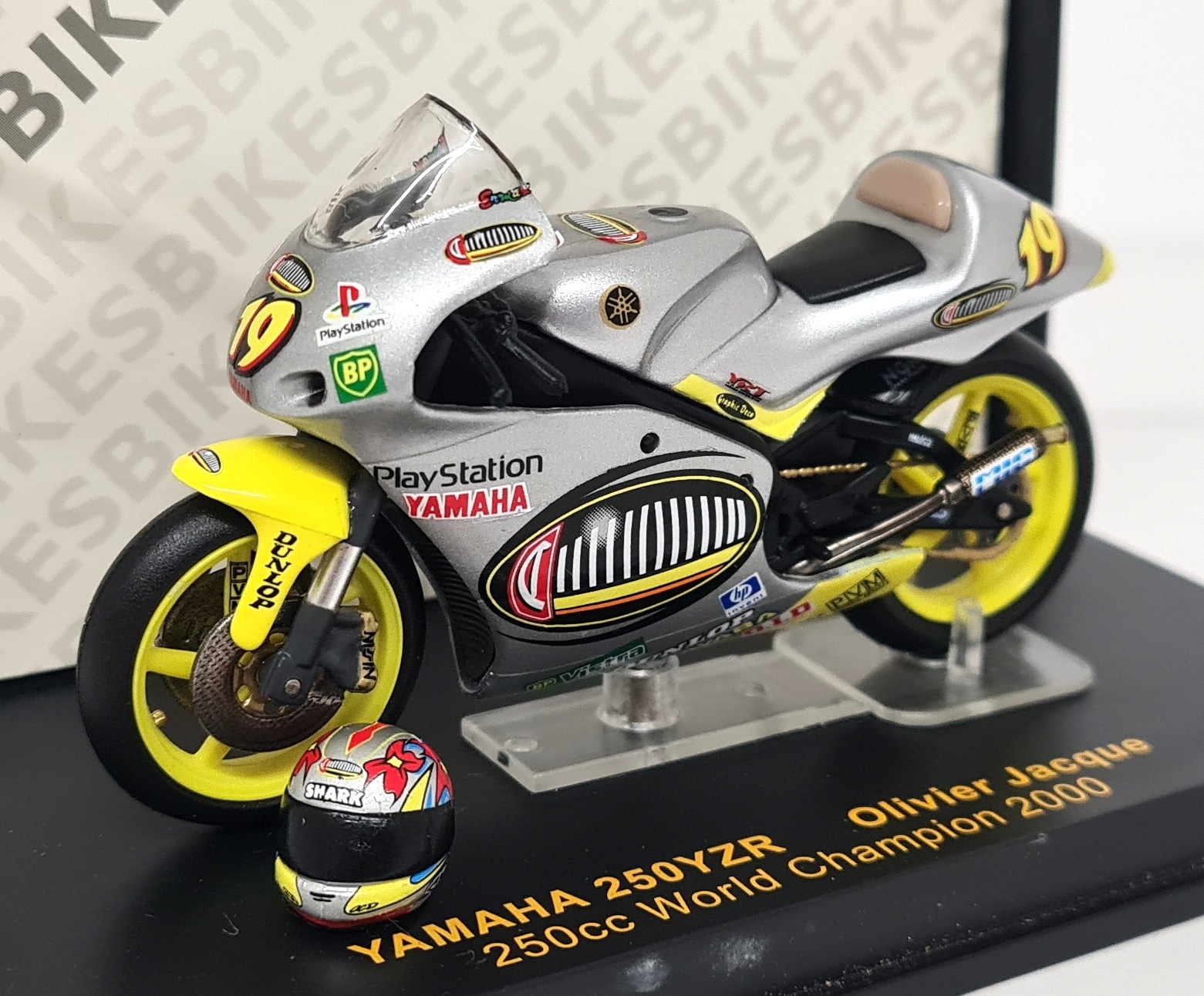 Ixo 1/24 Yamaha 250 YZR 250CC WC 2000 Olivier Jacque 8cms Motorbike