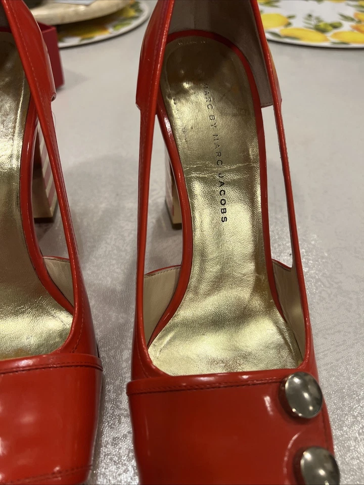 Zapatos de salón Marc By Mark Jacobs rojos y dorados sexy de tacón grueso 39,5 Foto 3 de 4