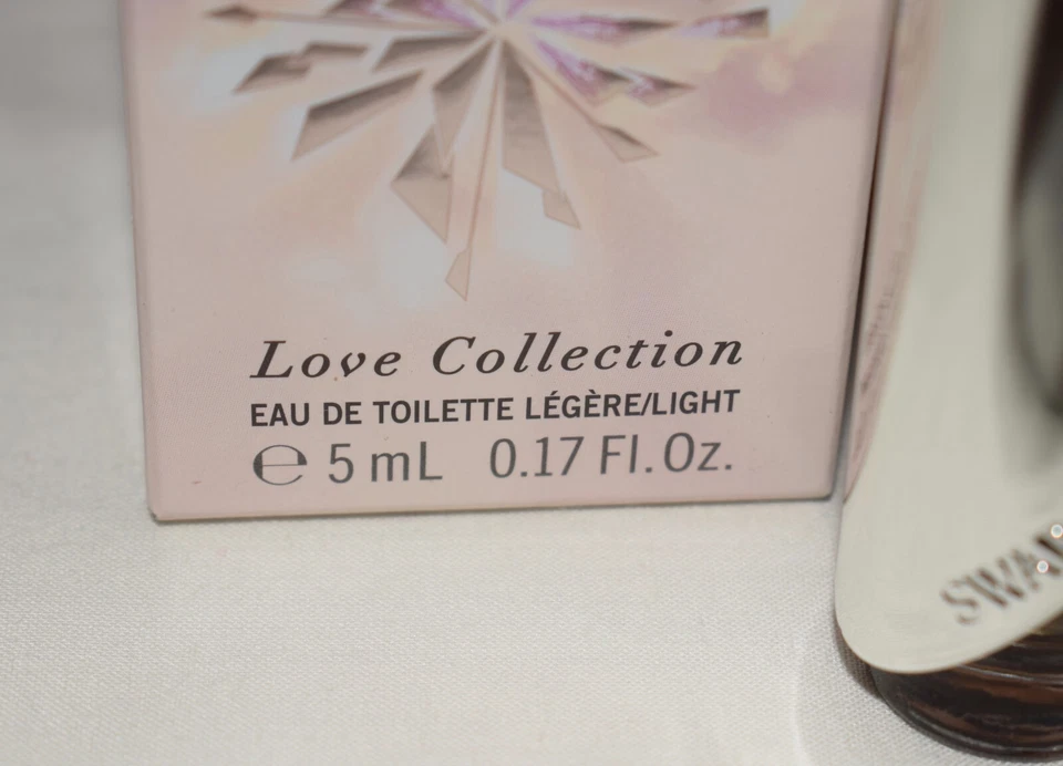 Aura by Swarovski Love Collection Eau De Toilette Travel Mini 0,17 fl. oz 5 ml UD2 Foto 2 de 4