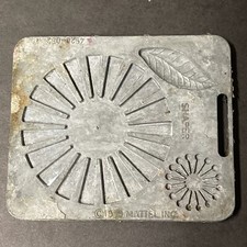   1966 Mattel Creepy Crawlers Thingmaker Mold Of Flowers and Leaf 4520-052