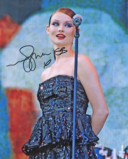 A Fantastic Genuine Autograph of Sophie Ellis Bextor 10x8 with COA