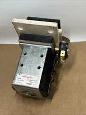 Albright SW800A-39M 800A DC Contactor 30/60V INT High Current Power Contactor thumbnail 3