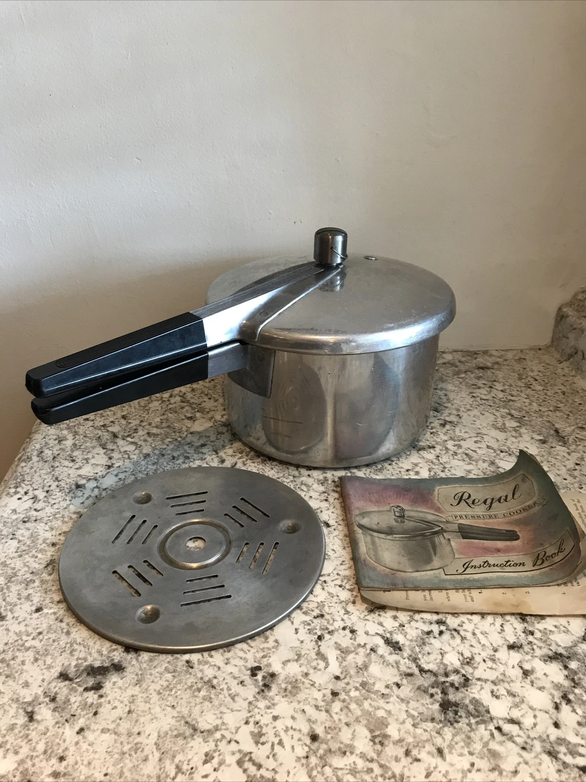 VTG REGAL Kewaskum Utensil Co. Aluminum Pressure Cooker 4-Quart Shockproof Gauge