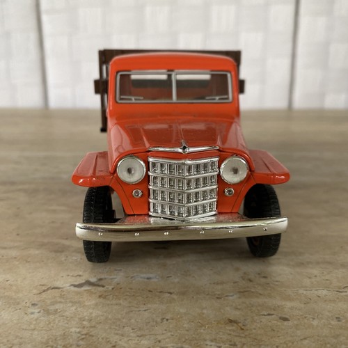 TRUST WORTHY 1:25 SCALE 1953 WILLYS JEEP STAKE BED DIE CAST MODEL BANK - Picture 6 of 9