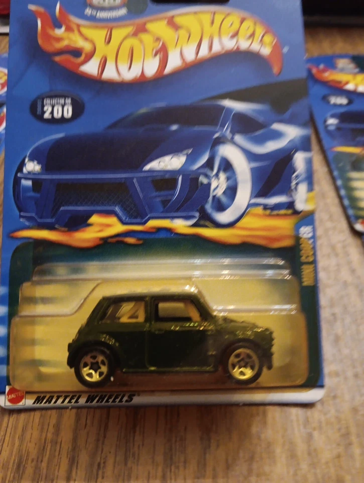 HOT WHEELS MINI COOPER #200 Green 2002 Checker Board Roof 5 Spoke Rims Variation - Image 4 of 4