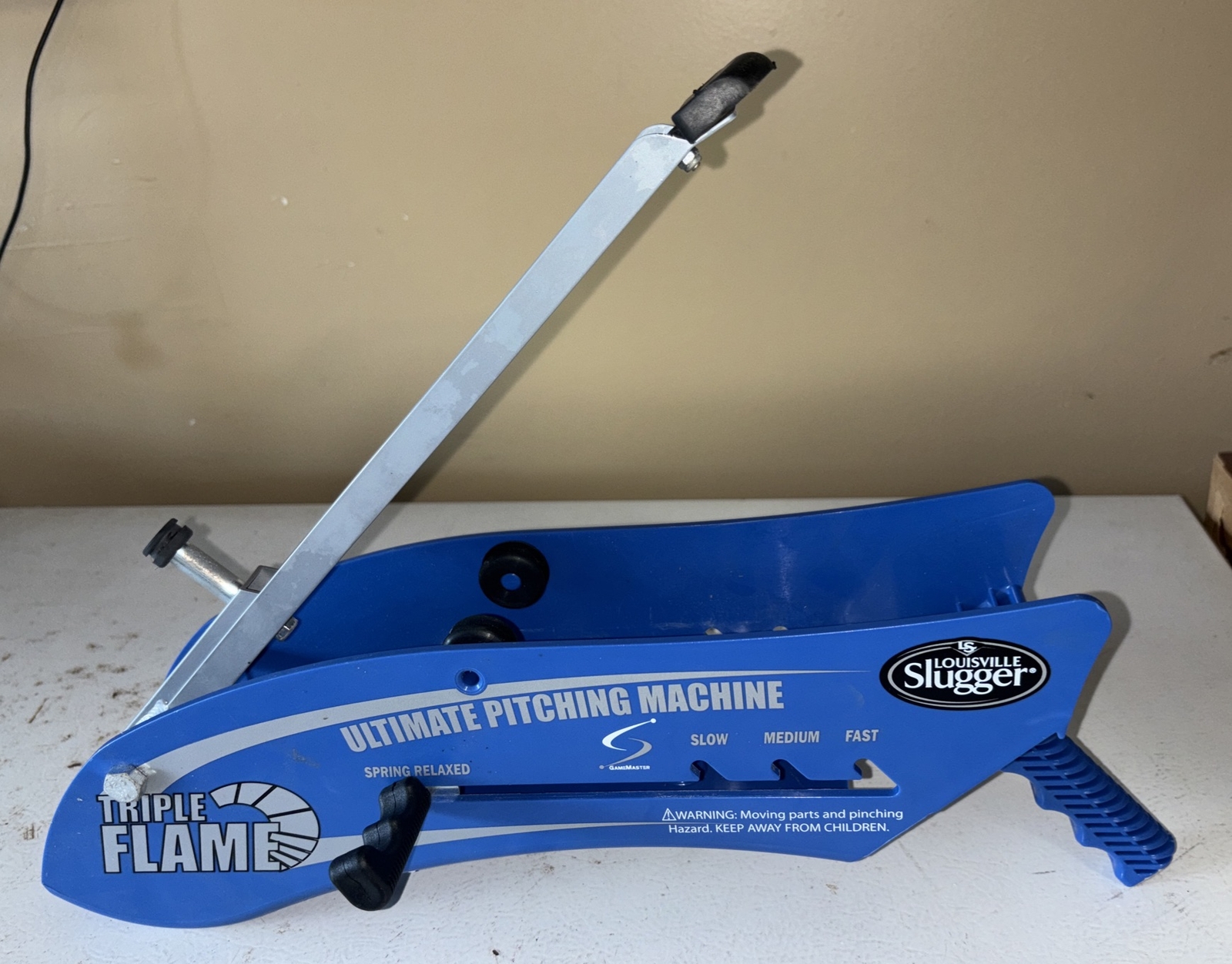 Pitching Machine For All Ages - Portable, No Electricity, Throws