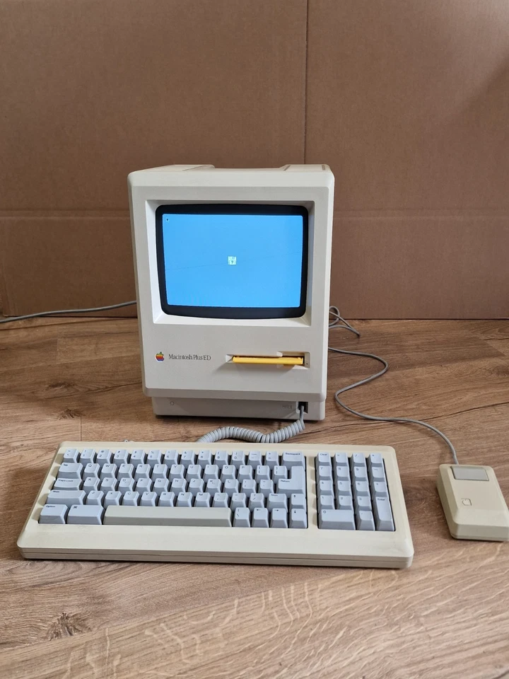 Apple Macintosh Plus 1Mb M0001AP, 20SC, M0100 Mouse, M0110A Keyboard