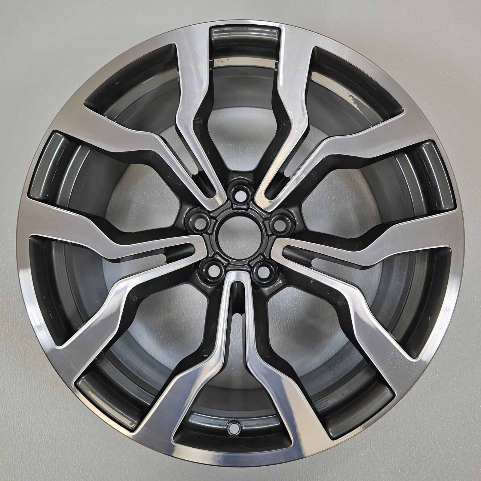 2008-2015 Audi R8 19x8.5 OEM Reconditioned Machined Gray Front Wheel 58856A
