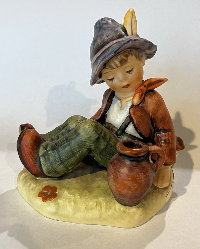 1976 4" Goebel Hummel Figurine "Coffee Break" Collectors Club W Germany TMK-6