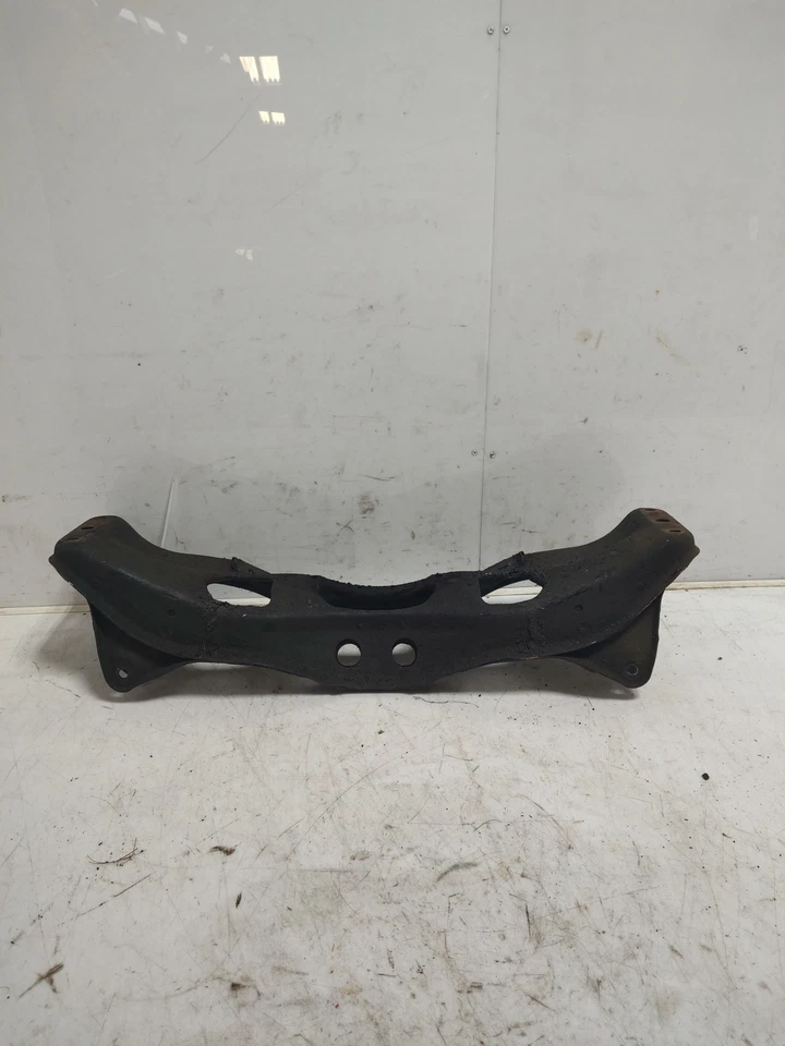 Subchasis travesaño delantero Subaru Forester 1998 1999 2000 OEM 20100FA002 Foto 2 de 3