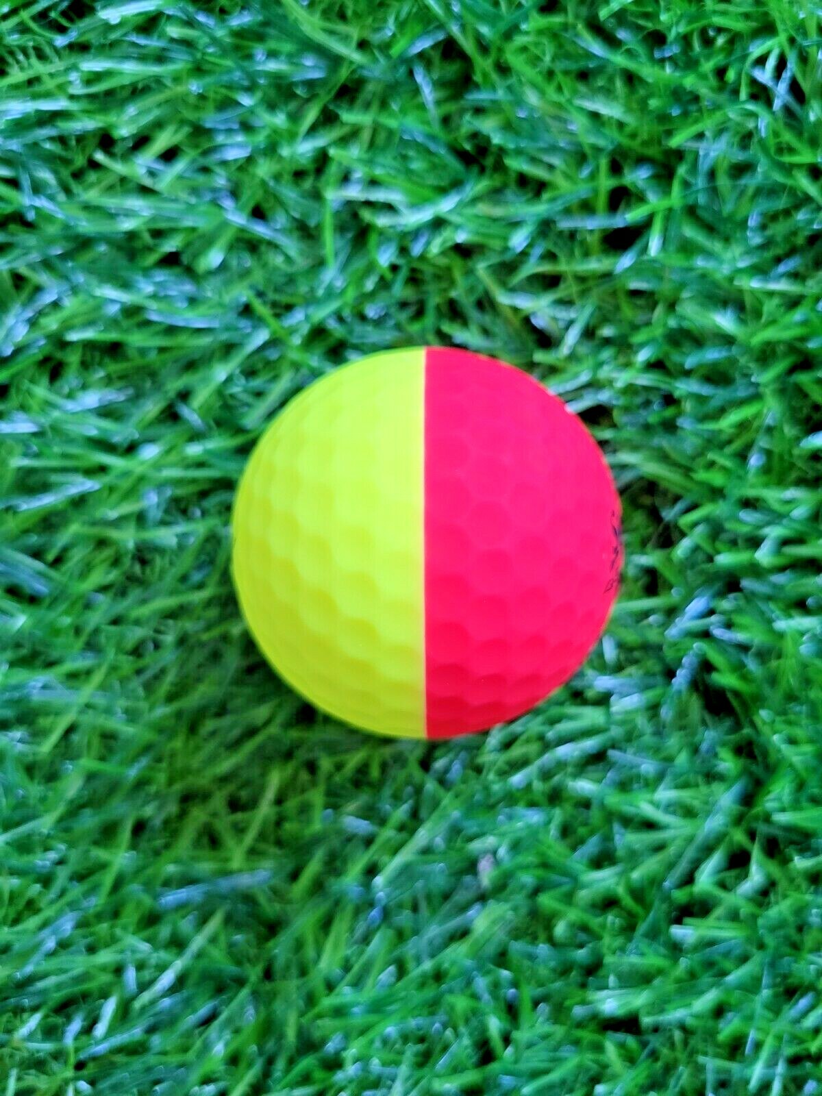 Srixon QSTAR TOUR DIVIDE Half Yellow / Red NEW Sleeve 3 Matte Golf