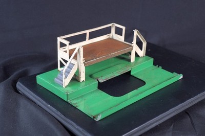 Vintage O Gauge Loading Platform Freight Dock Elevated Ramp w/ Stair (NJL030371)