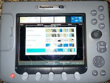 Raymarine E80 GPS/Chart-plotter/Fishfinder/Ra...